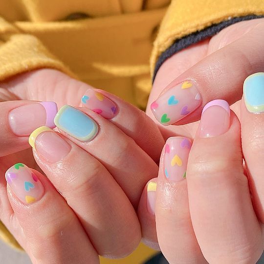 manicura corazones pastel ;15 Chicas que se atrevieron a hacer sus propias manicuras y salieron victoriosas