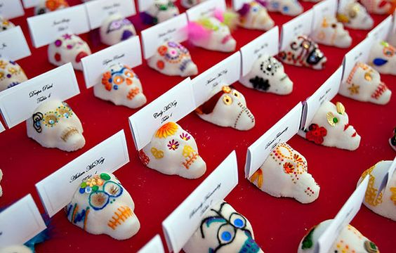 calaveritas de azúcar ;15 Chulísimas ideas para una boda en Día de muertos