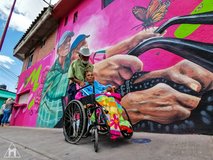 Abuelitos que protagonizan un mural en México 