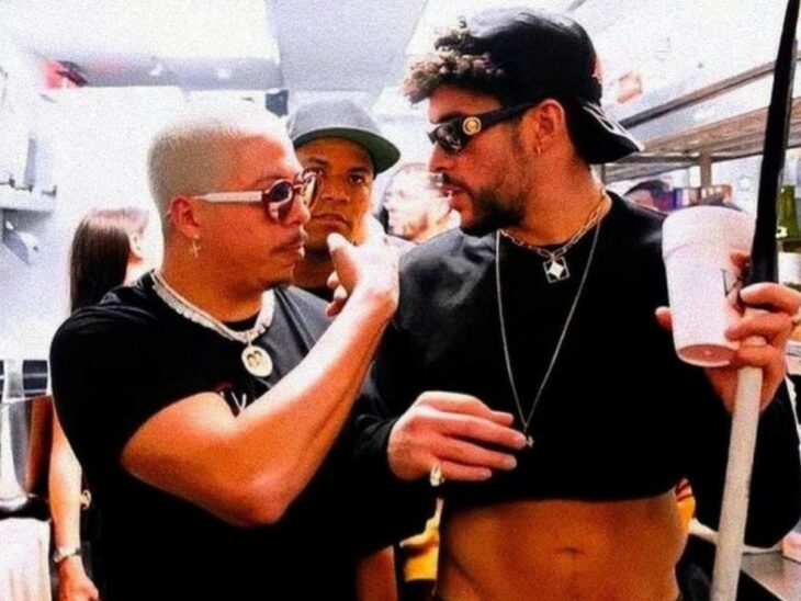 Bad Bunny rompiendo los estereotipos al usar un crop top