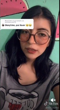 Chica contando en TikTok como entró a una casa pensando que era un cyber café 