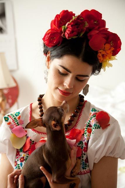 Girl with a costume inspired by Frida Khalo 