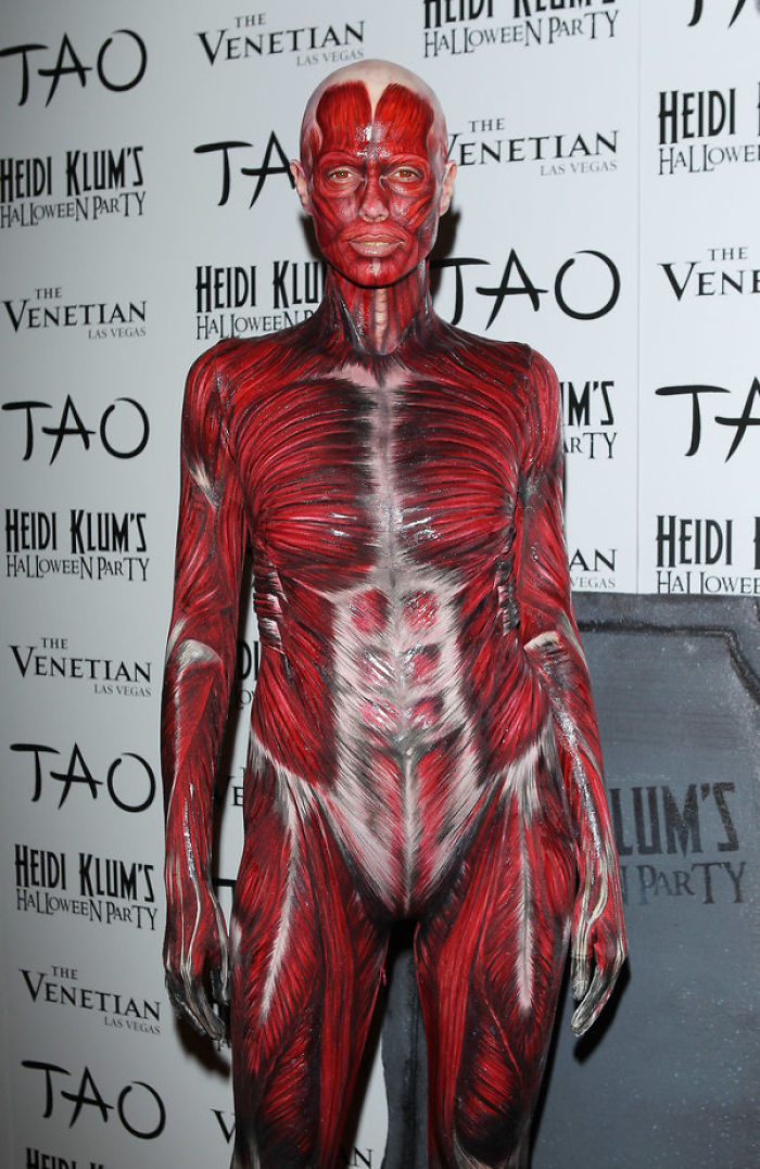 Hiedi Klum with his different phrases in Halloween 