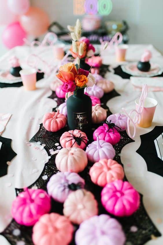 Table decoration; 18 ideas to celebrate your baby shower on Halloween