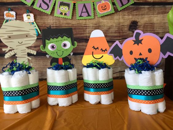 decoración con pañales ;18 Ideas para celebrar tu baby shower en Halloween