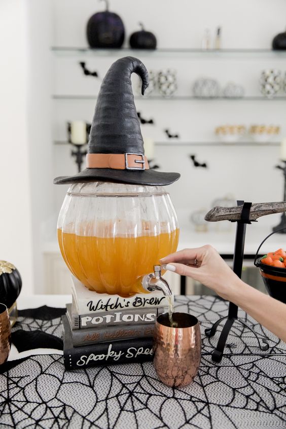 Pumpkin Juice; 18 Ideas to Celebrate Your Baby Shower on Halloween