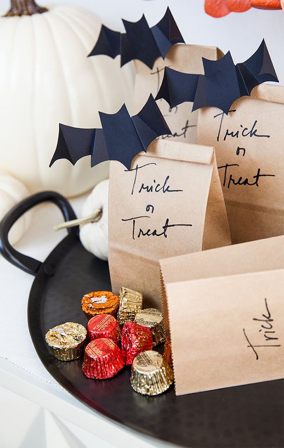 Christmas gifts with craft paper; 18 Ideas to celebrate your baby shower on Halloween