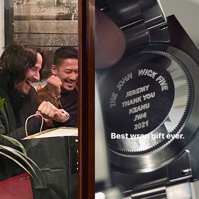 Keanu Reeves regalando relojes a sus amigos 