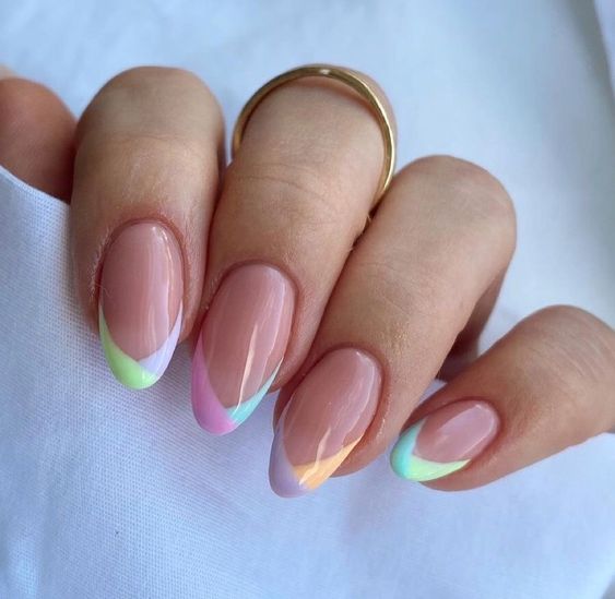 manicura de doble líneas pastel ;19 Ideas para una manicura en tonos pastel que te alegrarán el día