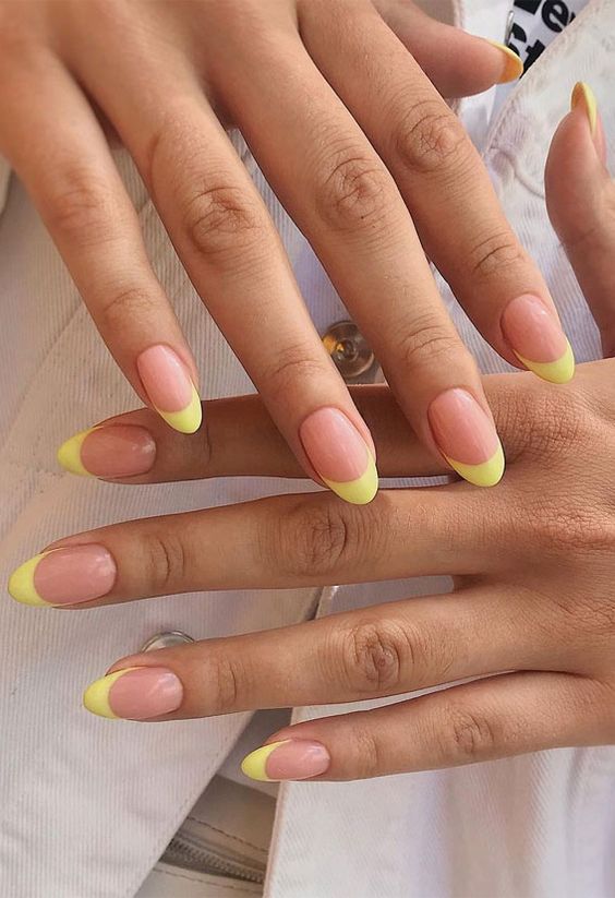 manicura en tono amarillo pastel ;19 Ideas para una manicura en tonos pastel que te alegrarán el día