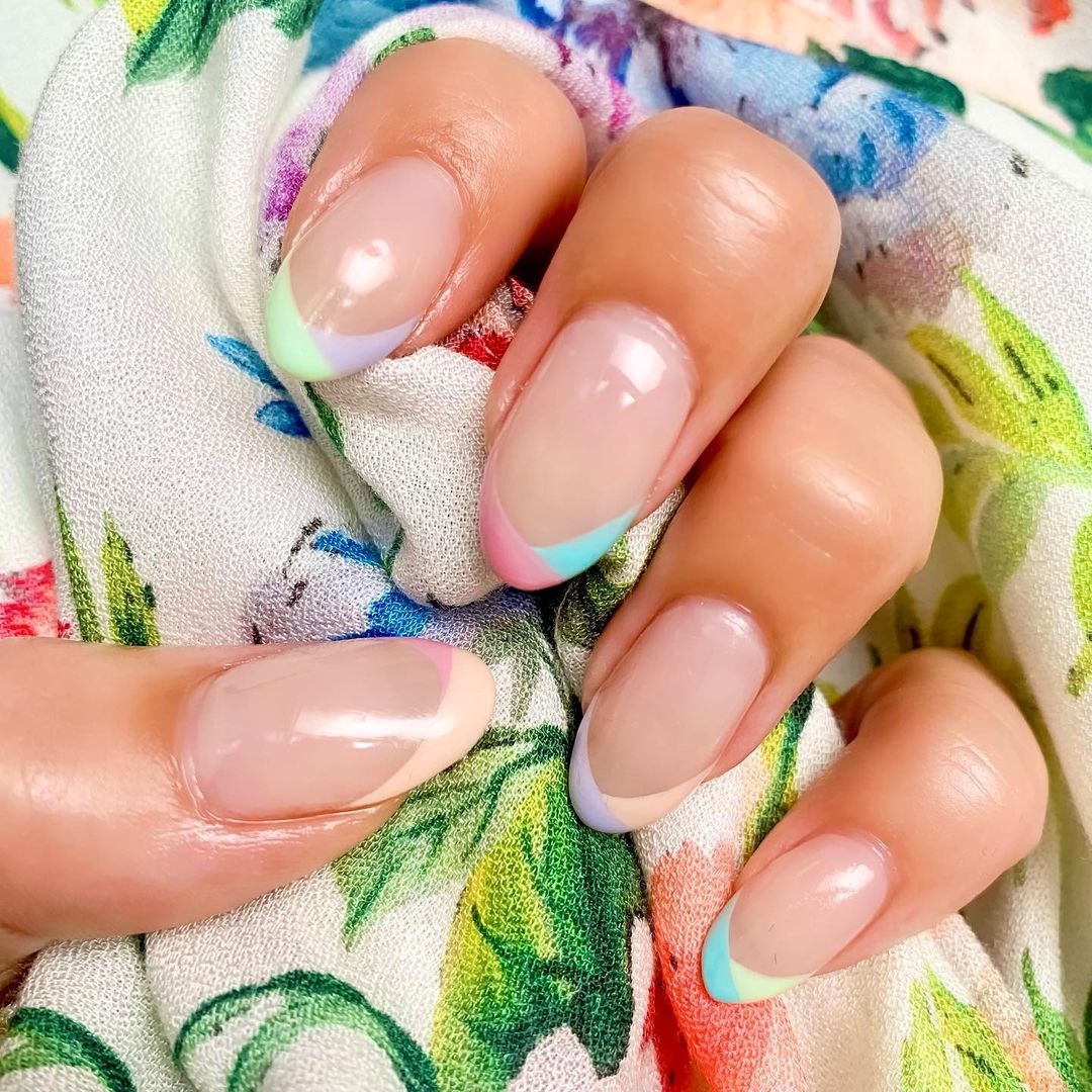 manicura en tonos verdes menta o azul cielo ;19 Ideas para una manicura en tonos pastel que te alegrarán el día