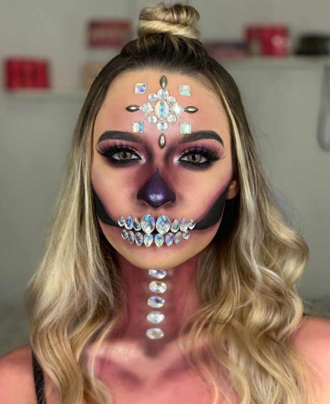 catrina con pedrería ;18 Maquillajes de catrina glam para brillar esta Noche de brujas