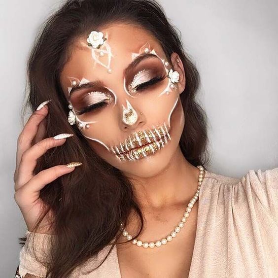 Catrina en tonos dorados ;18 Maquillajes de catrina glam para brillar esta Noche de brujas