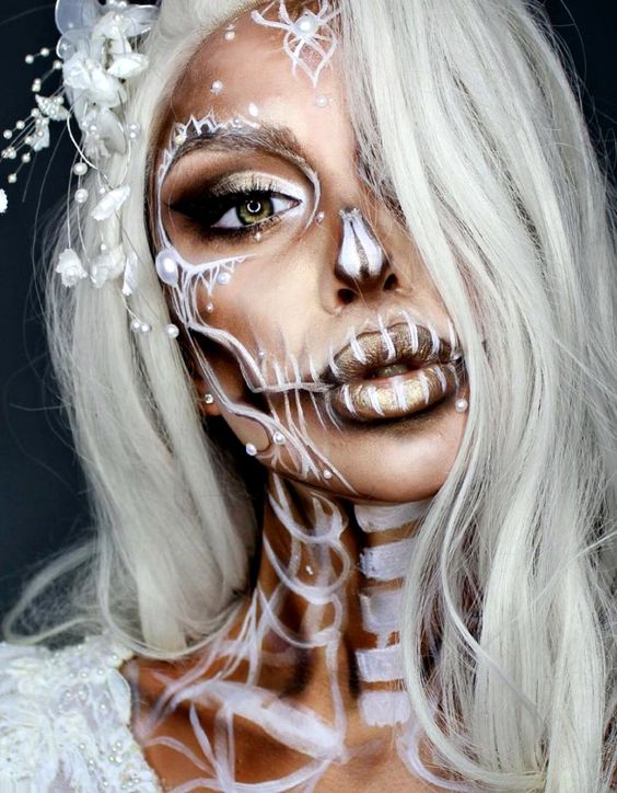 catrina with pearls; 18 glam catrina makeup to shine this Halloween