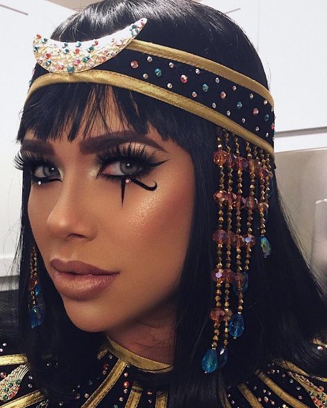 Peinado estilo Cleopatra ;15 Peinados de Halloween para ser la reina de la oscuridad