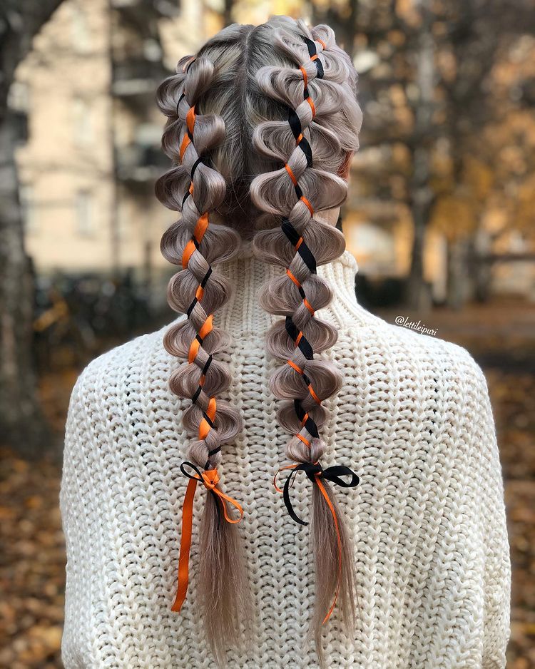 Trenzas con listones ;15 Peinados de Halloween para ser la reina de la oscuridad