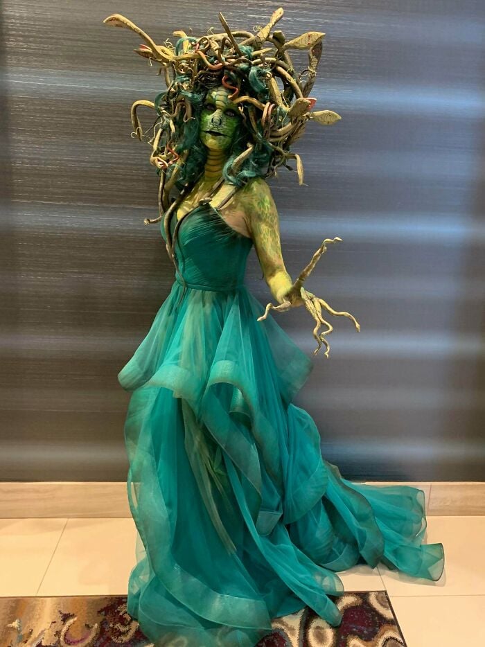 Medusa ;20 Personas que ya ganaron Halloween con sus disfraces