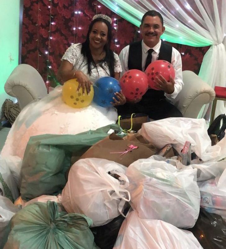 Piden juguetes para niños como regalo de bodas para donarlo