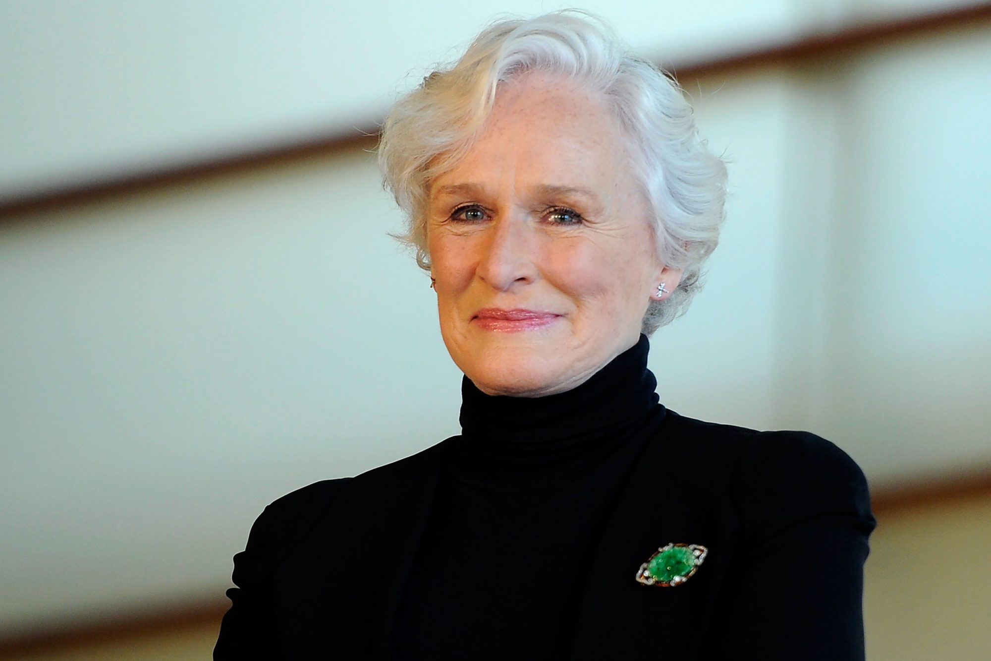 Glenn Close ;17 Famosos a los que las canas les sientan de maravilla