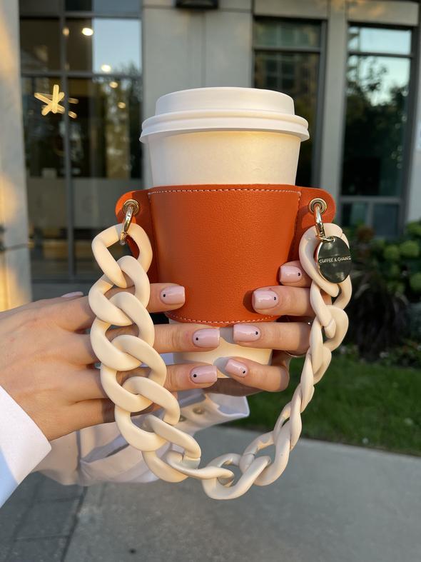 Bolso naranja ;12 Coffee and Chains perfectos para completar tu outfit