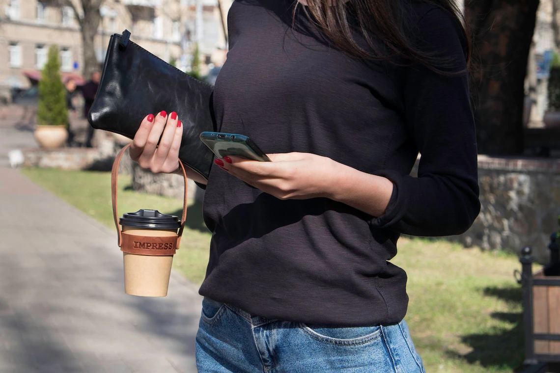 coffee holder; 12 Coffee and Chains perfect to complete your outfit