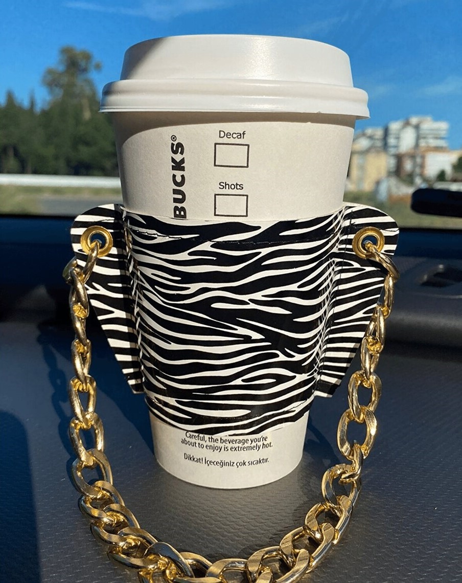 Animal print pocket ;12 Perfect Coffee and Chains to complete your outfit