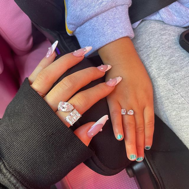 Anillos de Kylie Jenner y stormi webster 