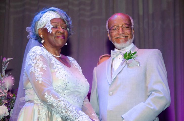 Abuelito de 85 años dos veces viudo vuelve a enamorarse y se casa