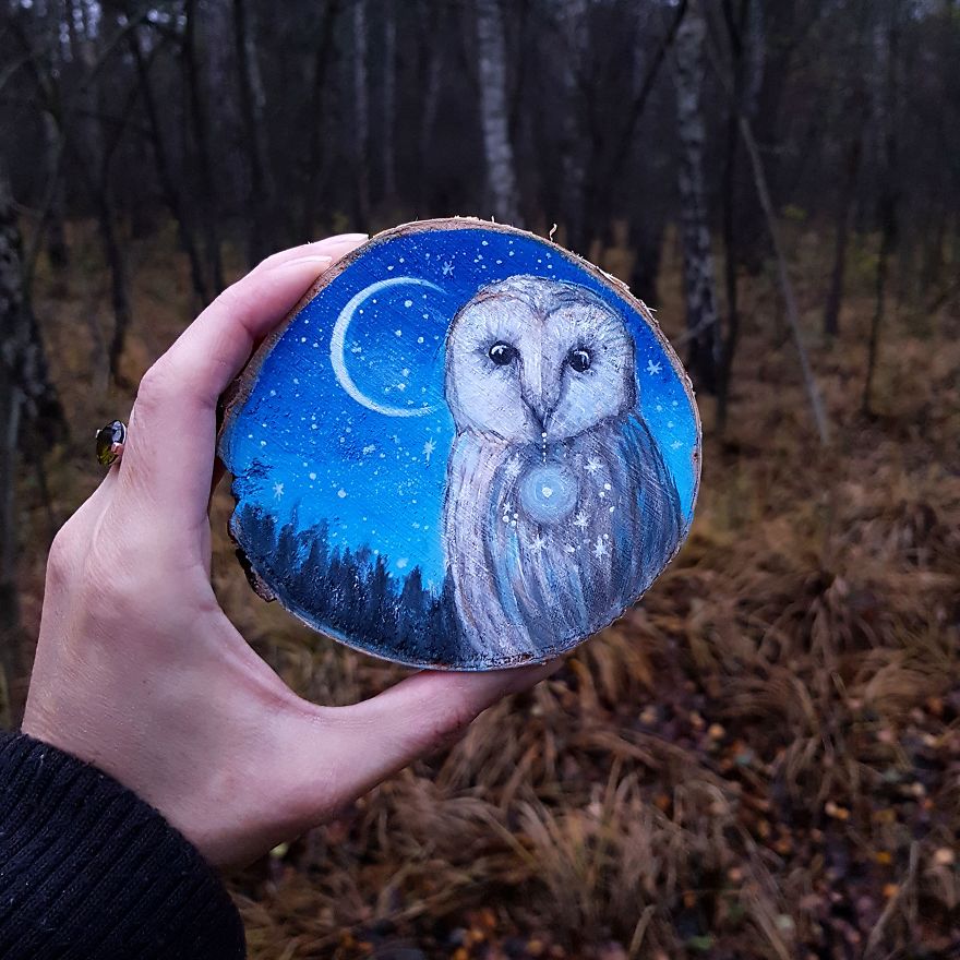Artwork made of logs inspired at night 