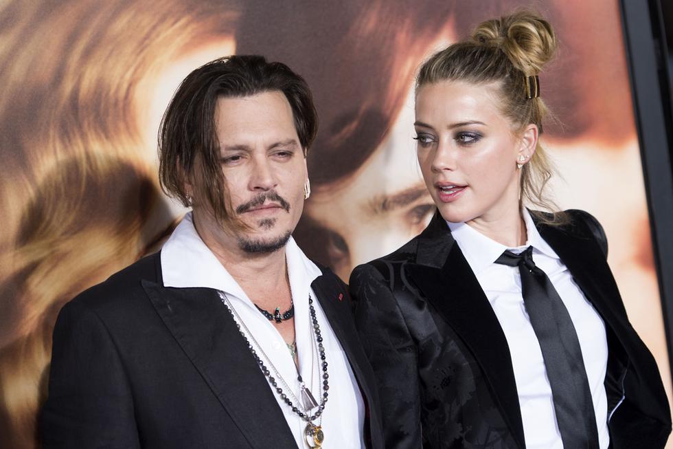 Johnny Depp and Amber Heard on a red carpet 