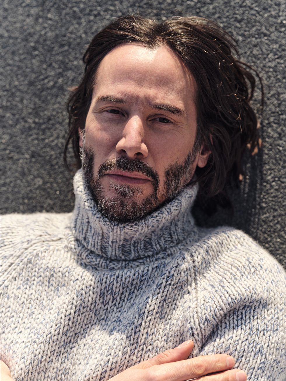 Keanu sobre el asfalto; Keeanu Reeves para la revista Squire (1)