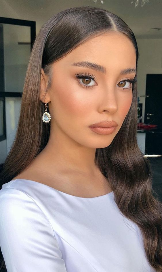 girl taking selfie; Makeup in brown tone for autumn winter