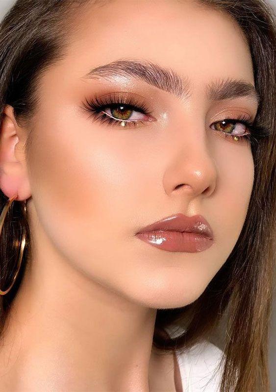 girl with brown lipstick; Brown makeup for autumn winter
