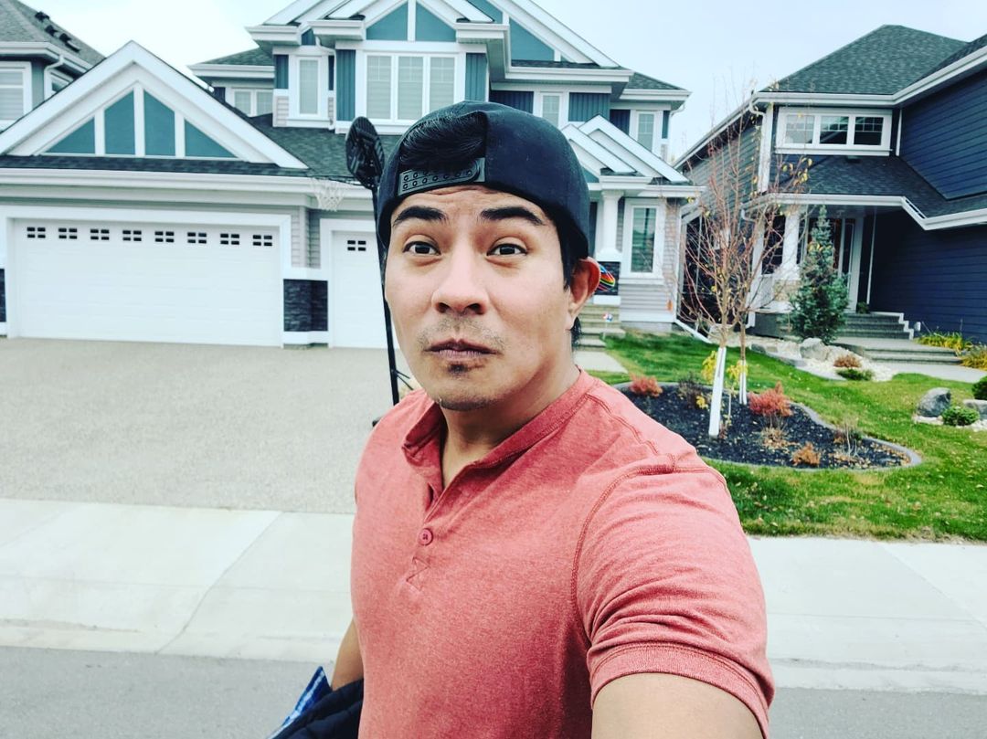 Mexicano presume la lujosa casa que compró en Canadá trabajando como albañil