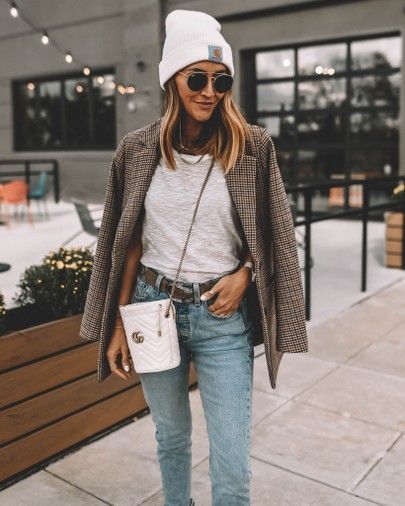 Girl wearing an outfit with her hat 