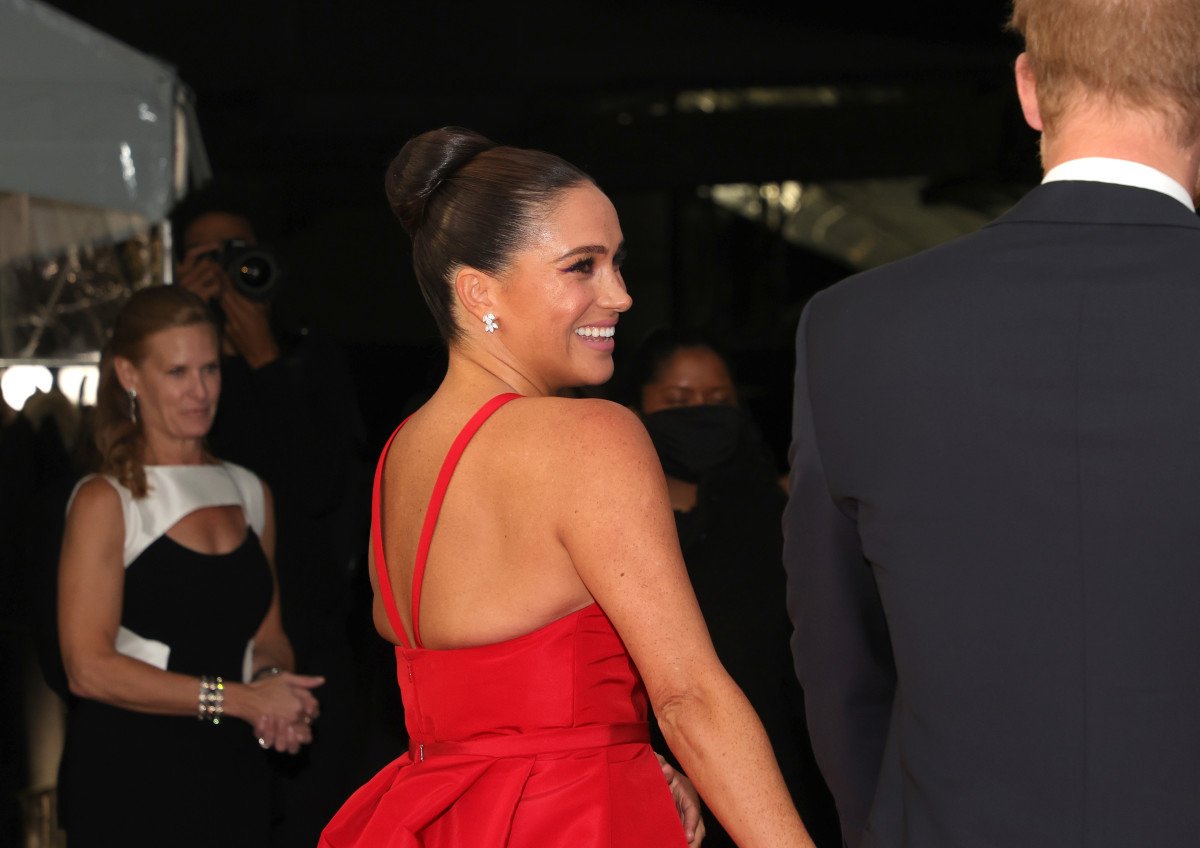 Meghan Markle deslumbra en una gala y le llueven críticas