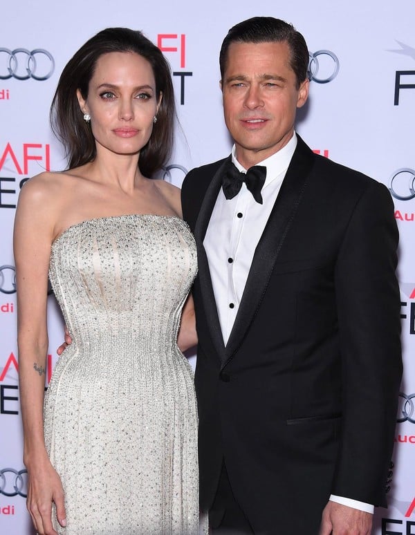 Brad Pitt and Angelina Jolie posing for a photo 