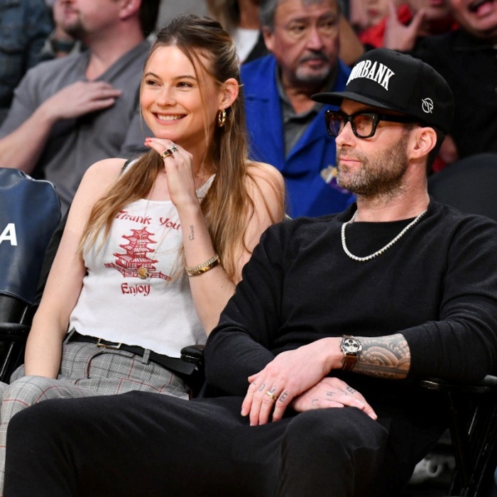 Behati Prinsloo y Adam Levine