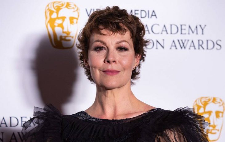 cara de la actriz Helen McCrory sonriendo 