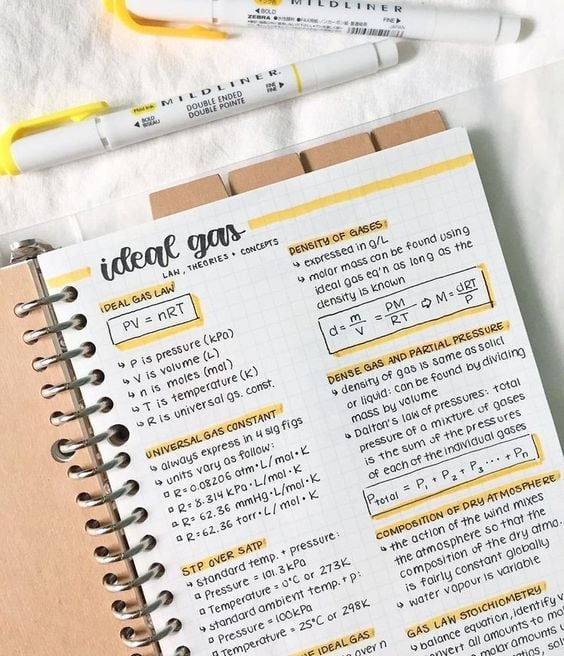 calendario en amarillo ;19 Notas con caligrafía tan perfecta que son un placer visual