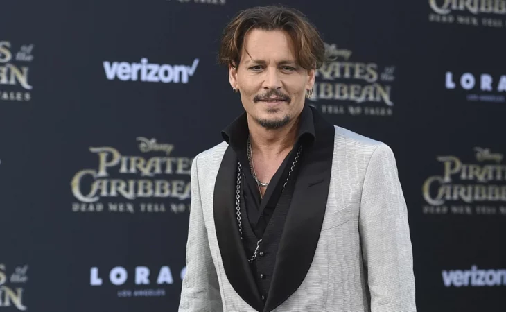 Johnny Depp en la alfombra roja de la película Piratas del Caribe en 2020