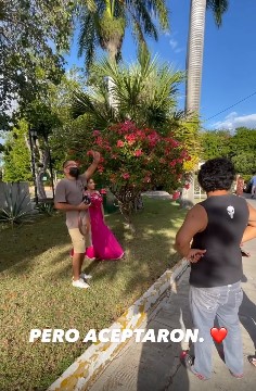 Fotógrafo haciendo una sesión de fotos a una quinceañera 