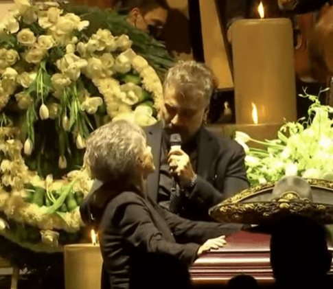 Alejandro Fernandez candato in his father's coffin 