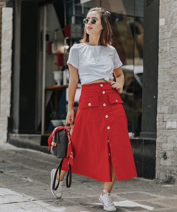 Falda roja ;15 Faldas abotonadas para darle un toque vintage a tu look