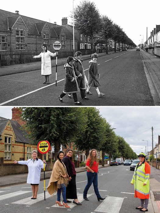 Niñas cruzando la calle ; Chris Porsz Fotógrafo encuentra a personas que fotografío  hace años y logra recrear las imágenes