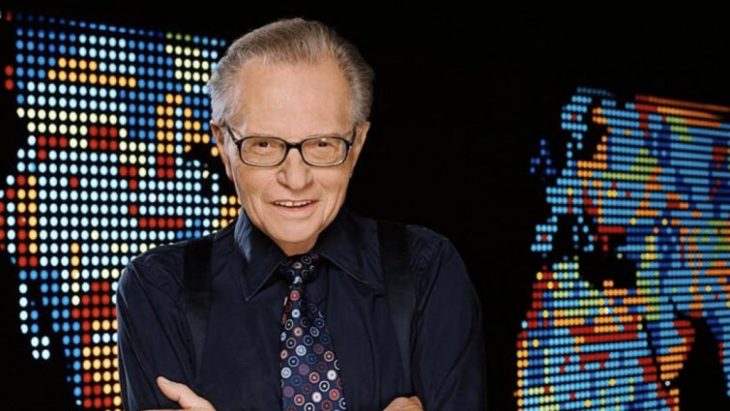 Fotografía de Larry King presentador de noticias de CNN 