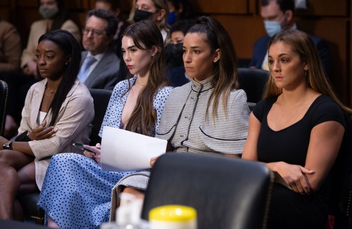 Las víctimas de Larry Nassar recibirán una indemnización de 380 millones de dólares (3)