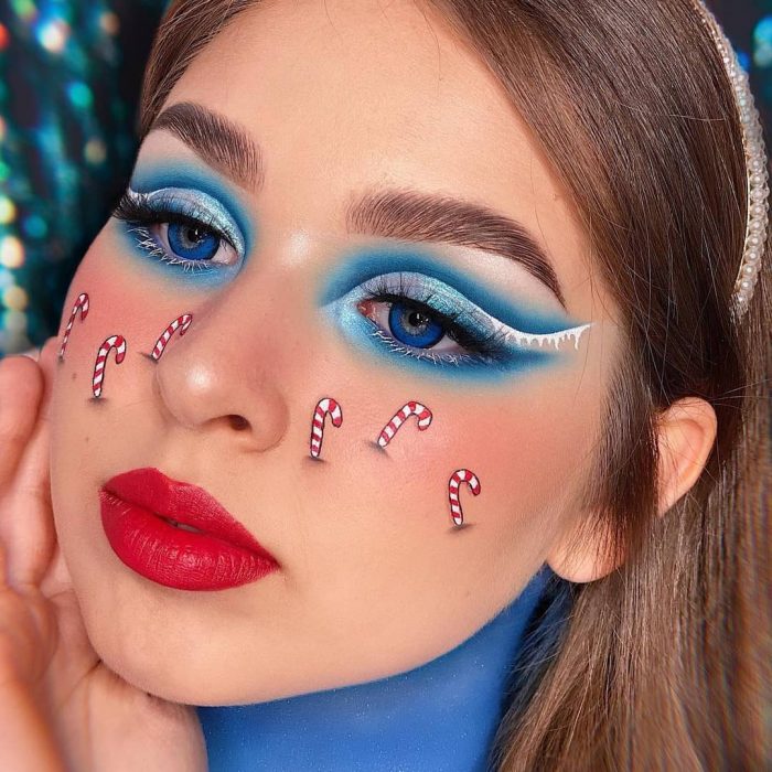 Maquillaje azul ;15 Maquillajes navideños que te convertirán en la reina del invierno 