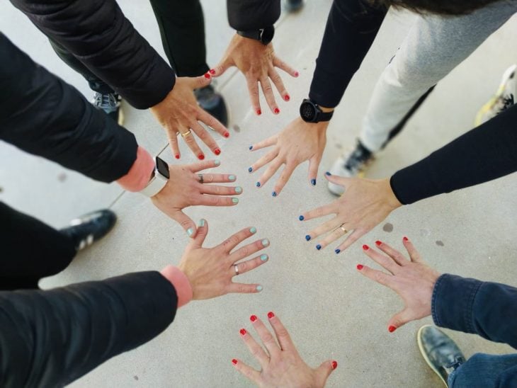 Profesores en España con las uñas pintadas 