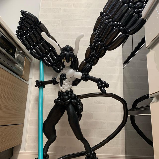 Ulquiorra Cifer ;artista japones crea figuras con globos